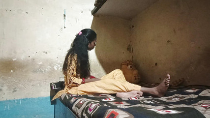 देसी सौतेली बहन योरोसी को सौतेले भाई ने कड़ी मेहनत से चोदा