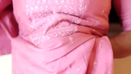 देसी भाभी को उसके पड़ोसी ने चोदा जब वह अपने बेडरूम में अकेली थी