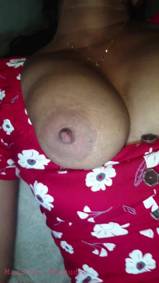 घर में बनी फूहड़ पत्नी के लिए एक तत्काल वैलेंटाइन चुदाई