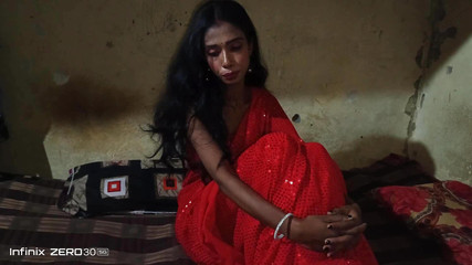 लंड की प्यासी औरत अपने ससुर के लंड में आराम से लेटी हुई है