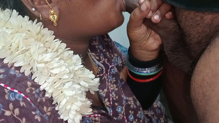 लंड की भूखी तमिल पत्नी को गहरी चुसाई और ज़ोर से कुत्ते से चोदना