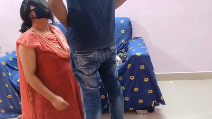 वह एक मॉल में चोरी करते पकड़ी गई, फिर सिक्योरिटी गार्ड ने उसे छोड़ दिया