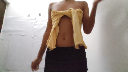 क्या कोई है जो मुझे बिल्ली को चरम सुख दिलाने में शामिल होना चाहता है?