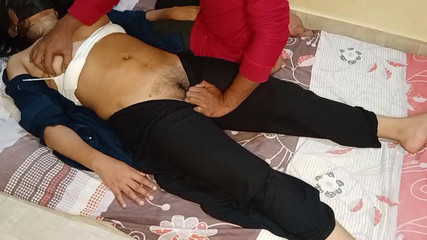 बाथरूम साफ़ कर रही सौतेली बहन की चूत पकड़ कर चोदा