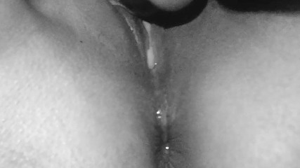 सौतेली बहन की चूत चाटने से गीली हो गई