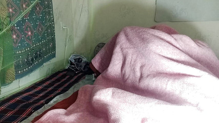 मैंने अपनी सौतेली चाची को कमरे में अकेले लेटा कर चोदना शुरू कर दिया