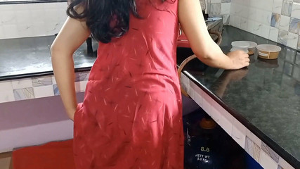 Kaam Wali Brother Ko kitchen Me Choda - रसोई में मेरी नौकरानी को चोदा