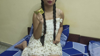 खूबसूरत भारतीय गर्ल फ्रेंड अपने बॉयफ्रेंड को चोद रही है