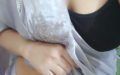 साड़ी में हॉट भाभी