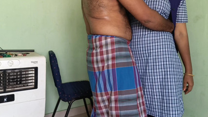 स्कूल में दोपहर के भोजन के दौरान छात्रा ने शिक्षक के साथ बिस्तर साझा किया