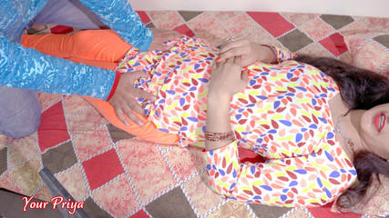 भारतीय पति ने तब चूत चाटी जब उसे अपने कार्यालय सहकर्मी के बारे में संदेह था