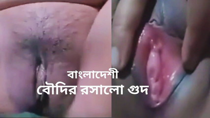 सुबह में मैंने अपनी बालों वाली चूत को काटा और चूत में उंगली की