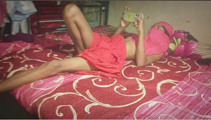 जंगल के इलाके में एक पुराने घर में चुदाई हो रही है, दोनों खूब एन्जॉय कर रहे हैं