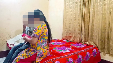 सेक्सी शादी के लिए ब्लाउज सिलवाने टेलर के पास गई