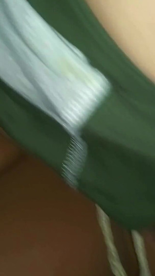 भारतीय स्टेपाउंटी नामात्रा आधी रात में गर्म बिल्ली में घुस जाती है