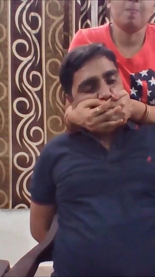 आलसी पति को गैगिंग की सज़ा