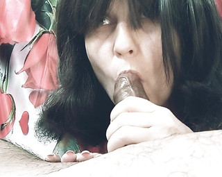 मेरे सबसे अच्छे दोस्त मेरे बड़े डिक को गहराई तक चूसते हैं