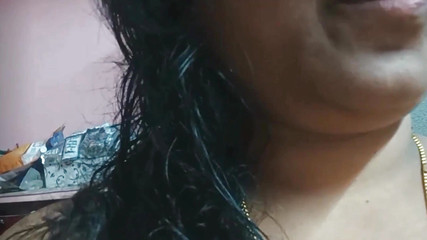 बाथरूम में टैमी पोन्नु प्राकृतिक सौंदर्य सेक्सी होंठ