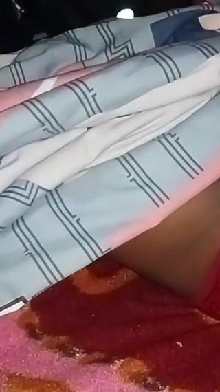 भारतीय लड़की ने अपनी गांड और चूत को टाइट गुदा गांड के छेद में चोदा