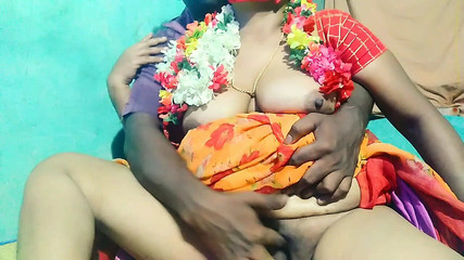 अद्भुत तमिल स्टेपाउंटी स्तन दबाना