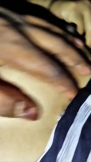 मेरी कामुक सेक्सी गर्लफ्रेंड के साथ आउटडोर में कठिन चुदाई का आनंद ले रहा हूँ