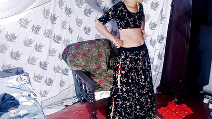 कुत्ते शैली संभोग सुख! भारतीय औरत खड़ी भाड़ में जाओ