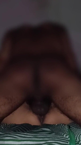 देसी क्यूट इंडियन भाभी को अकेले में बॉयफ्रेंड के साथ जमकर चोदा