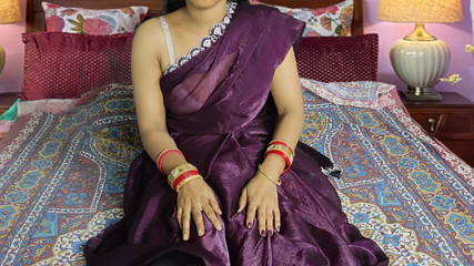 हॉट इंडियन देसी भाभी साड़ी में पति के बॉस द्वारा चुदाई