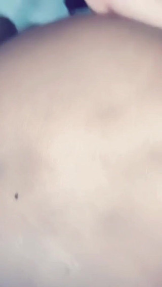 शादीशुदा सौतेली बहन अपने पति को धोखा देती है और सौतेले भाई से कुत्ते शैली में चुदाई करवाती है