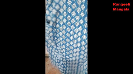 गाउन में देसी गृहिणी