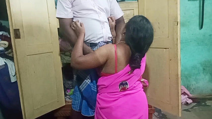 सेक्स हाउस वोनर में सौतेली माँ बदल रही है