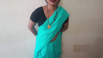 प्यारी देसी भाभी डेवर का लंड मुँह में लेकर चूस रही थी और डेवर के साथ बेडरूम में क्लोज़-अप में साफ़ हिंदी बातचीत में चुदाई कर रही थी