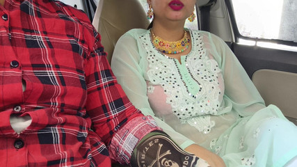 कार में पहली बार भारतीय खूबसूरत महिला की चुदाई