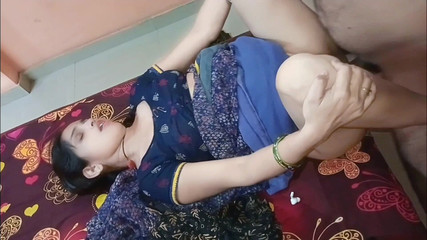 मेरी प्यारी सौतेली बहन ने मुझे कठिन चुदाई के लिए आमंत्रित किया जब वह अपने शयनकक्ष में अकेली थी