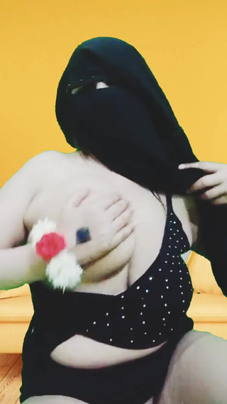 असली अरब बड़े स्तन मुस्लिम सौतेली माँ हिजाब पर अरब संभोग उसकी बिल्ली