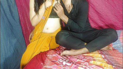 पत्नी ने खड़े लिंग पर धोखा दिया