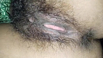 रात में पड़ोसी ने लंड चूसकर सौतेली बहन की चुदाई की