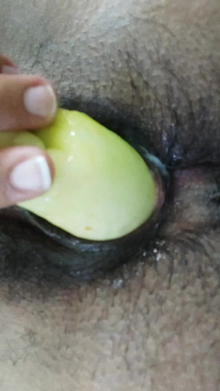 देसी कामुक लड़की डिल्डो से हस्तमैथुन करती है