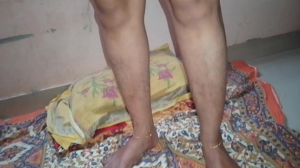 इंडियन विलेज लड़की ने अपने बॉयफ्रेंड के सामने अपना नग्न शरीर दिखाया