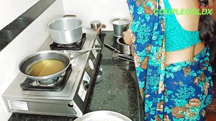 शीतल रेचक जामुन बना रहा था