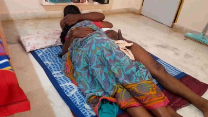 सेक्सी स्टेपाउंटी अपने बॉयफ्रेंड से अपनी चूत की चुदाई करवाती है