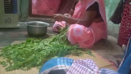 होम वर्किंग स्टेपाउंटी स्तन दबाना