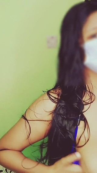 सौतेले जीजा ने अपनी पत्नी की सौतेली बहन को अकेला छोड़ दिया