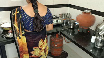 मैं रसोई में चुदाई नहीं करवा सकती