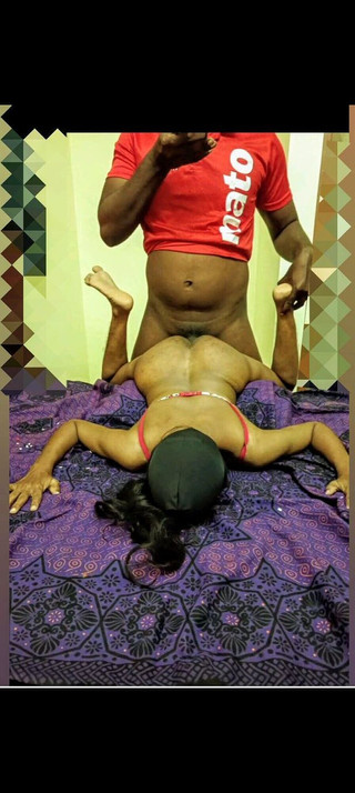 ज़ोमैटो लड़के ने खाना डिलीवरी के समय मेरी पत्नी को चोदा