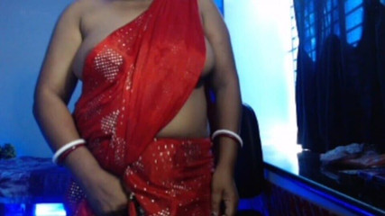 बड़े स्तन दिखाने वाली सेक्सी हॉट लड़की।