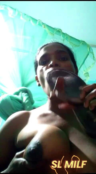 तमिल गुलाम मिल्फ़ ने जूते साफ किए और मैंने उसके मुँह में थूक दिया