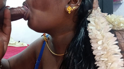 दूधिया स्तन और डीपथ्रोट मुँह चोदन मुँह में सह