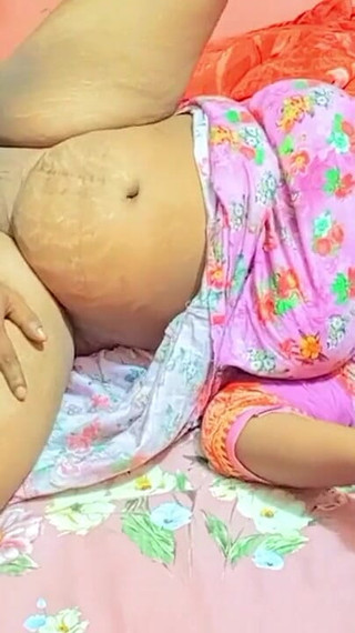 मैंने आज भी एक मोटी गर्लफ्रेंड के साथ सेक्स किया, वह अपने पति से फोन पर बात कर रही है