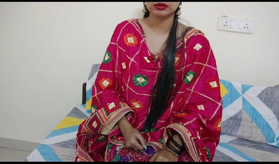 देसी सौतेली माँ को हार्ड बकवास देसी के लिए कामुक सौतेले बेटे द्वारा आश्वस्त किया गया